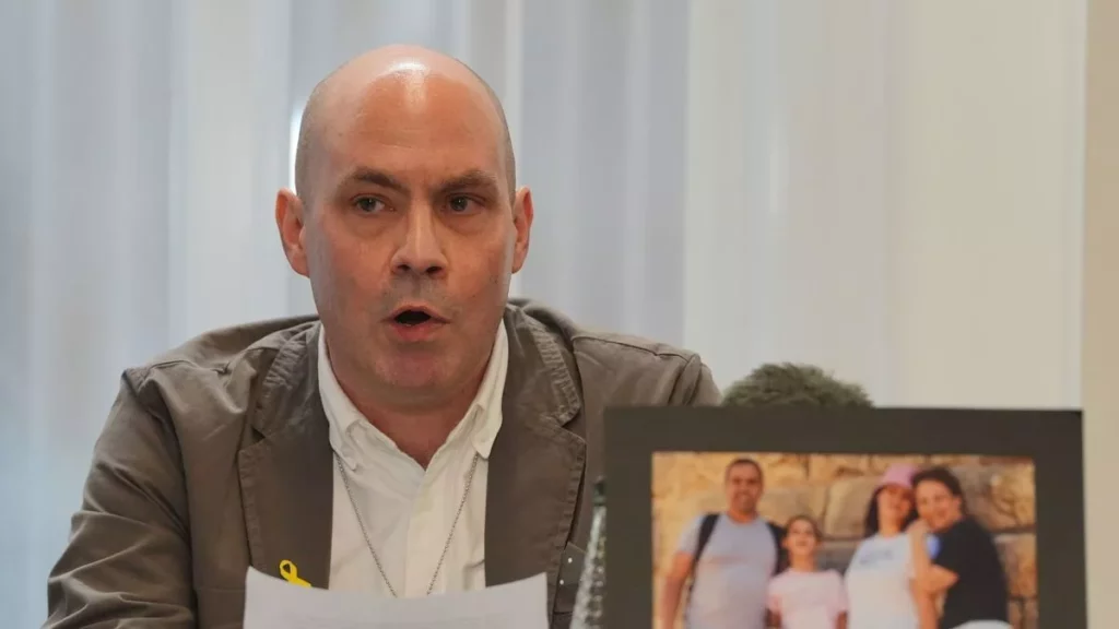 Brit relative of Hamas hostage begs for the chance to tell him his wife and children are dead